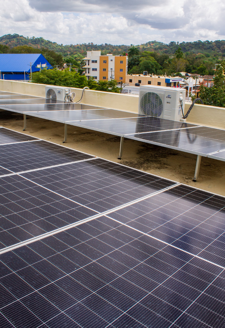 Paneles solares en Cotuí y Yamasá